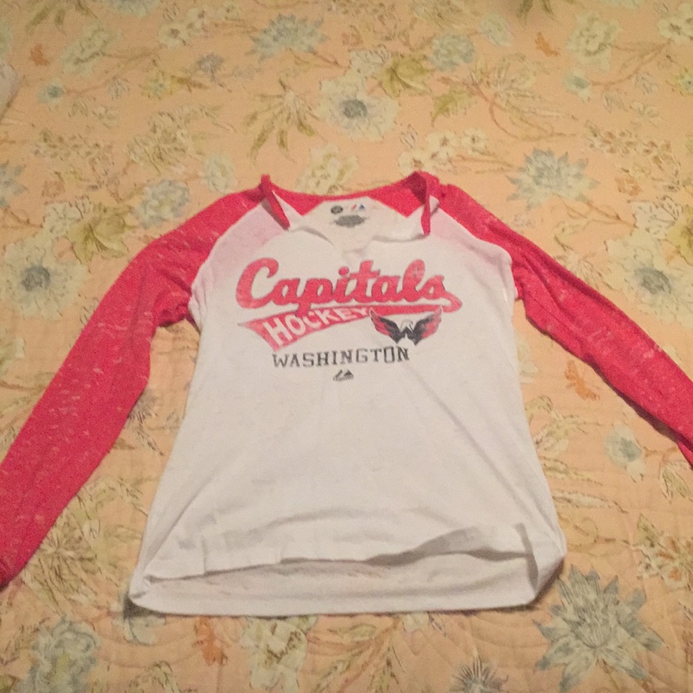 Washington Capitals hockey long sleeved shirt